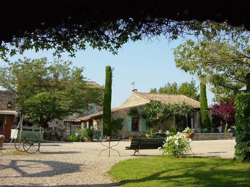 Mas du 18 ème siècle en Luberon, possibilité d'un petit hôtel ou de chambres d'hôtes